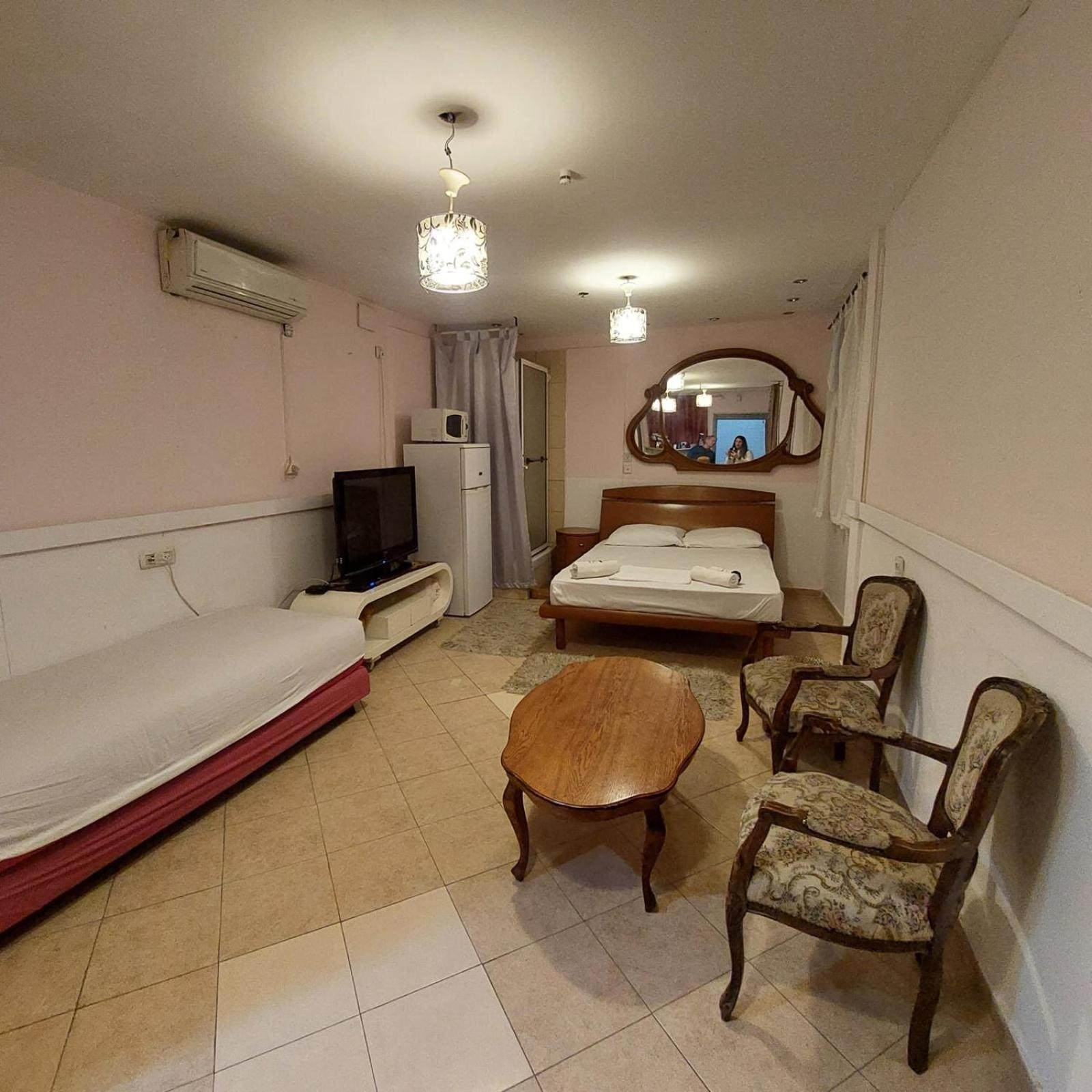 Star Guest- House Hotel Or Yehuda Екстериор снимка
